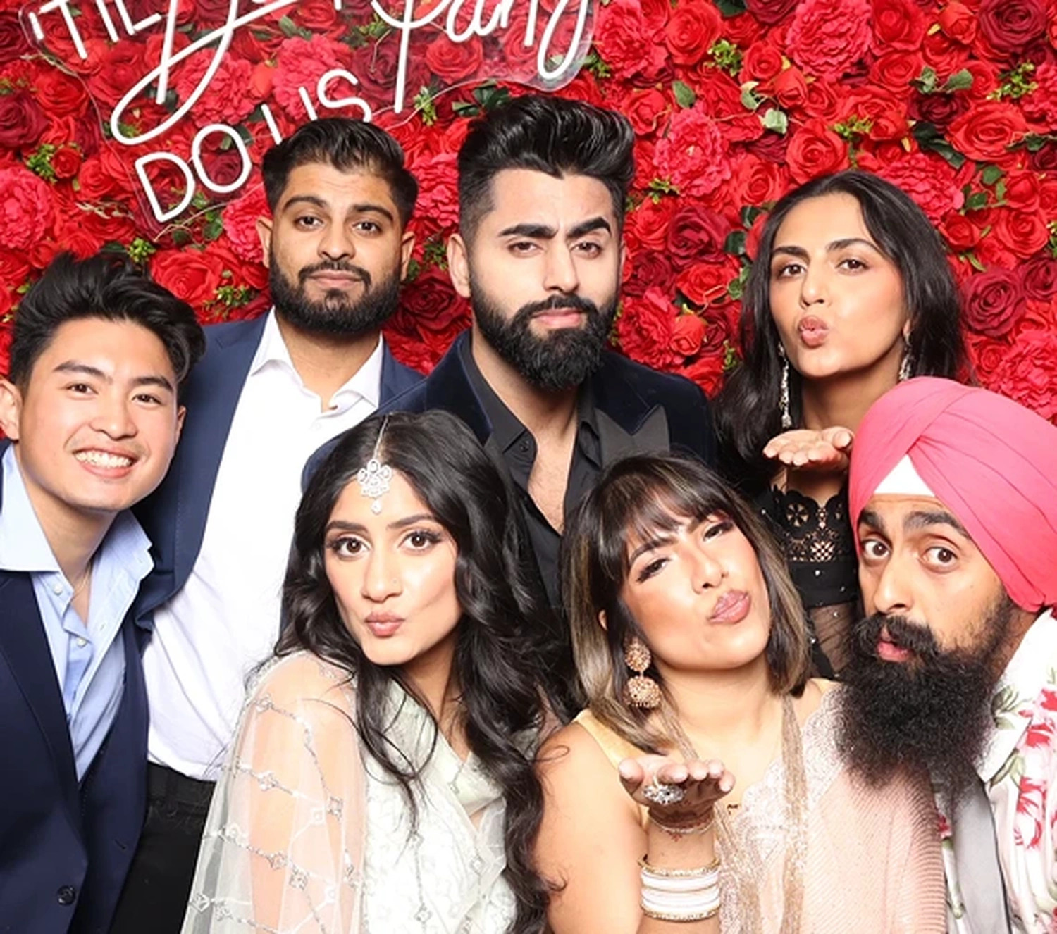 Memorable and engaging moments - luxebooth wedding